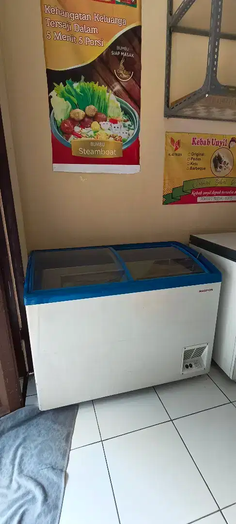 Freezer maspion 300L kondisi mati