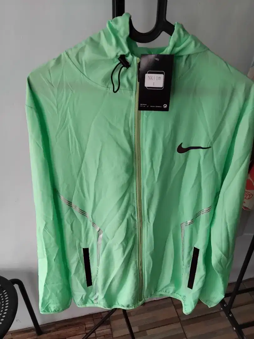 Jaket hijau nike