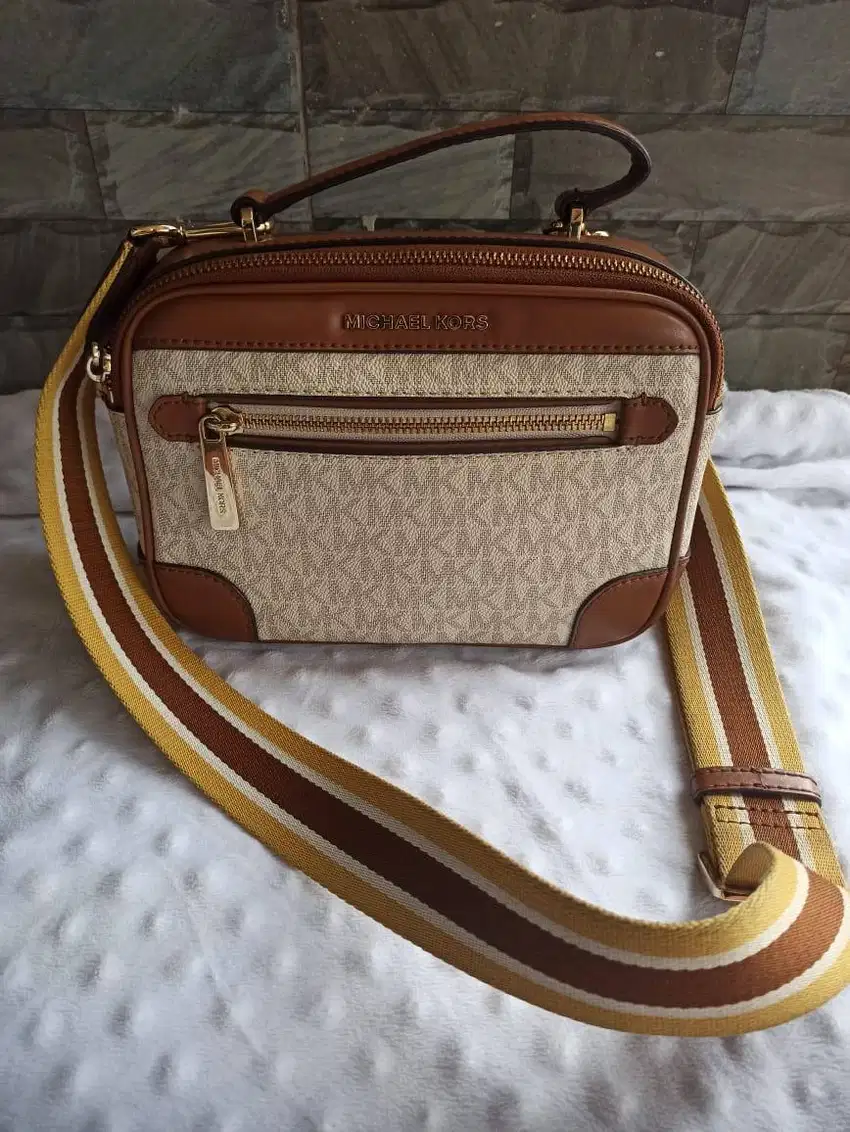 TH CAMERA BAG XBODY MICHAEL KORS VANILLA/LUGG