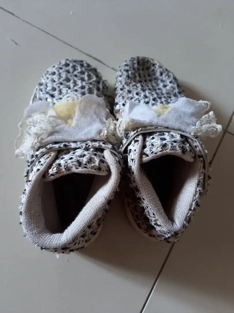 Di jual sepatu anak2