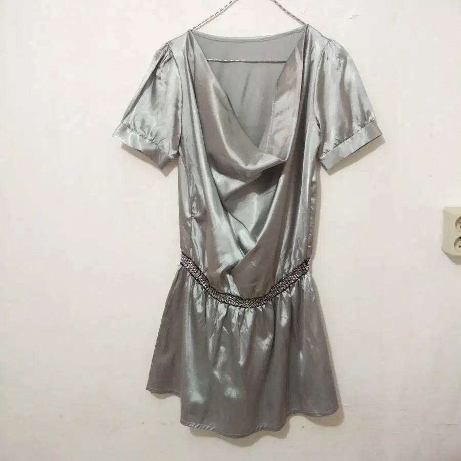 Atasan Dress Blus Satin Perak Silver Woman Blouse Cowl Neck