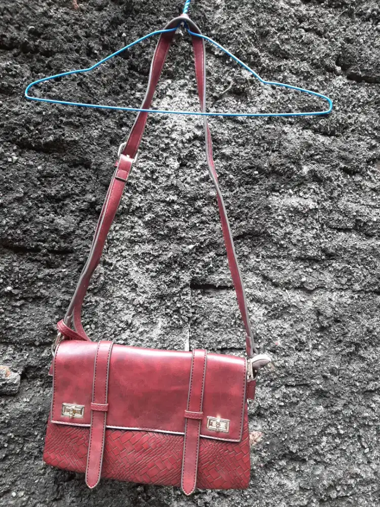 Tas bellezza warna merah maroon