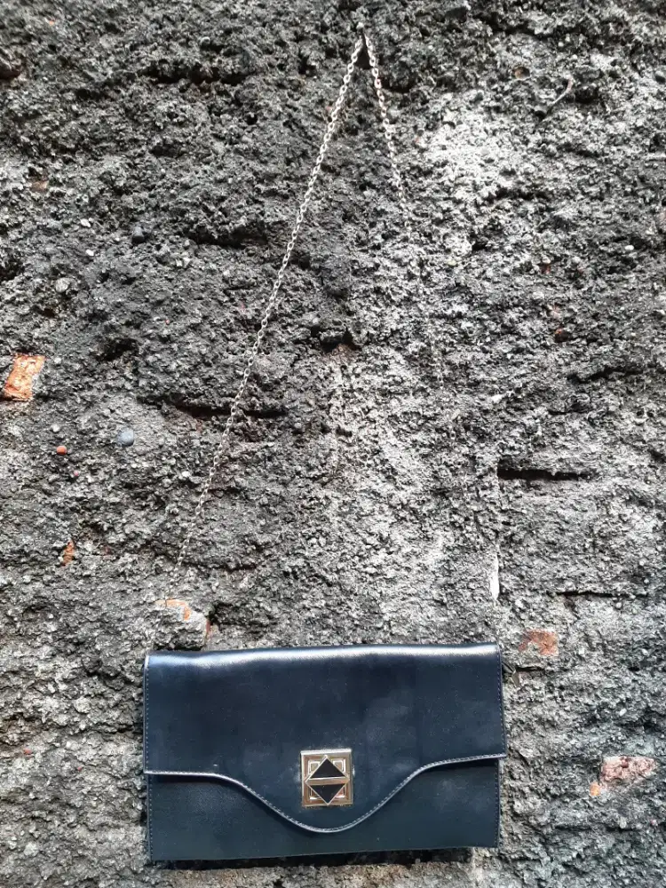 Tas pesta wanita warna hitam