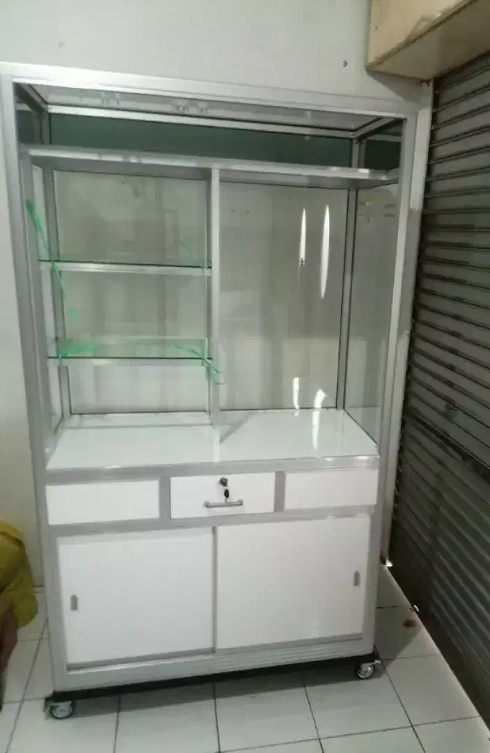 Etalase Gerobak roda jualan