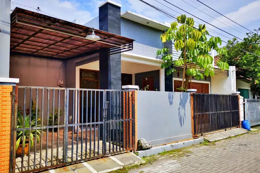 Rumah Second Bagus Terawat dekat luwes Gentan