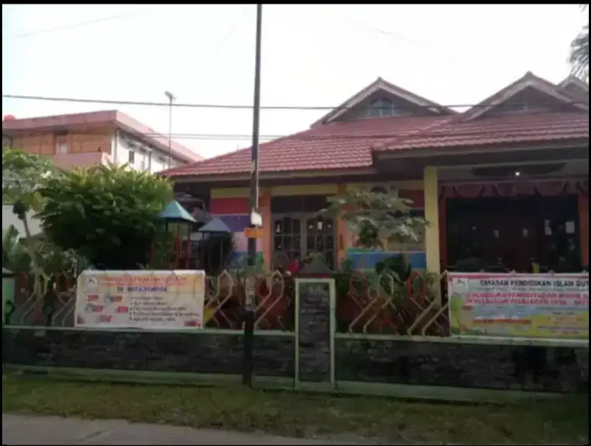 Rumah Dekat Kawasan Sekolah