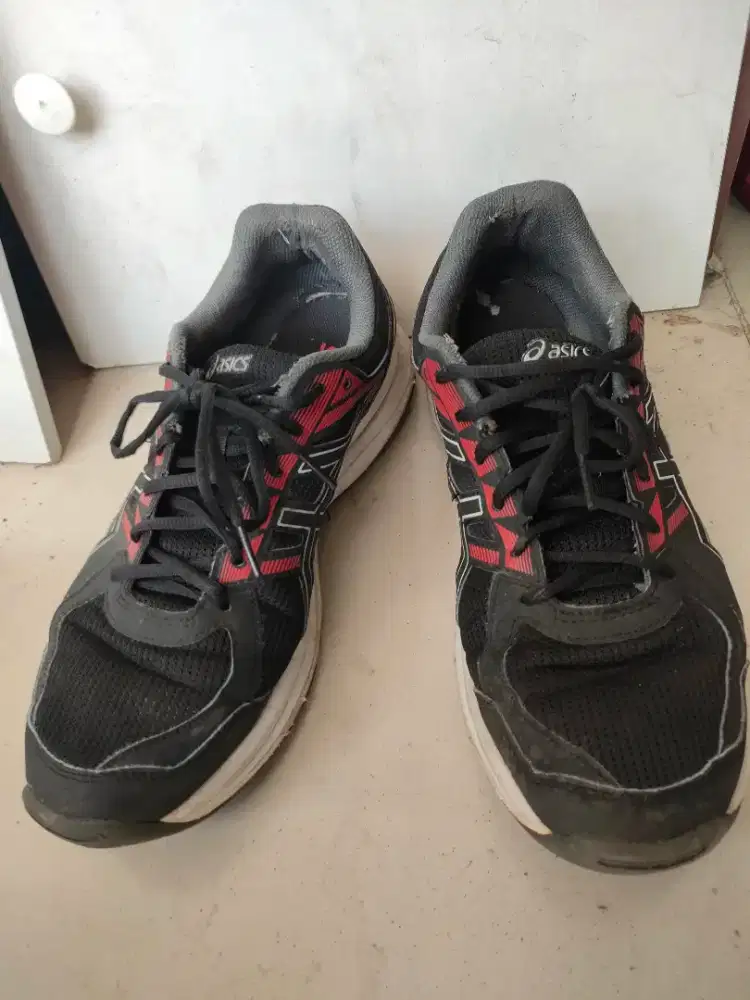 sepatu sport branded asics size 44