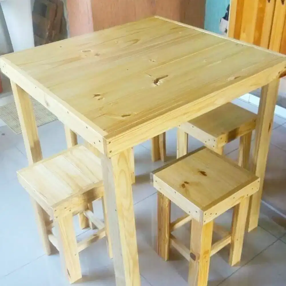 1 Set Meja dan 4 Kursi (Bisa Custom)