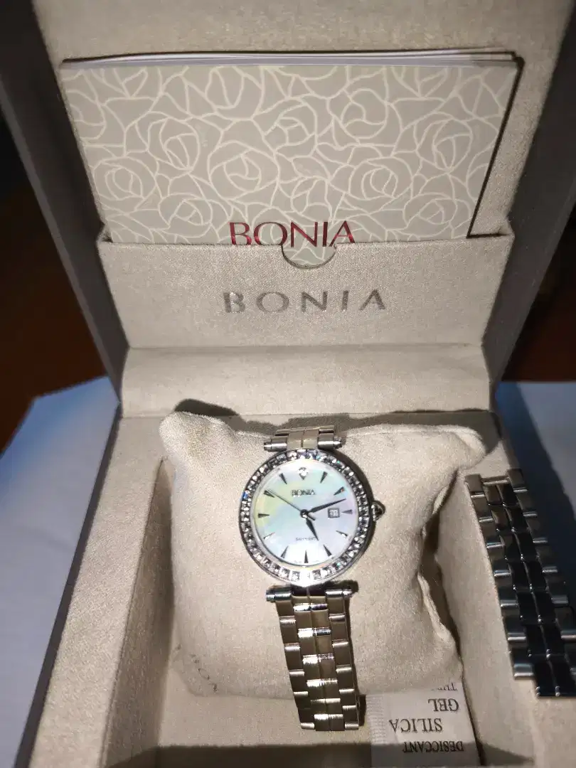 Jam Bonia white original Like New