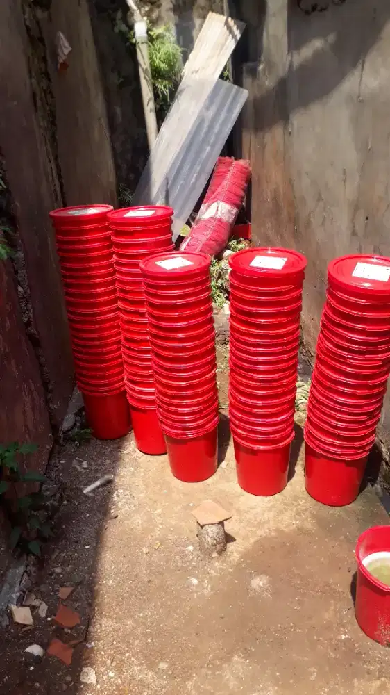 DIJUAL EMBER ES KRIM DIAMOND MERAH DAN TUTUP, UKURAN 8 LITER. BORONGAN