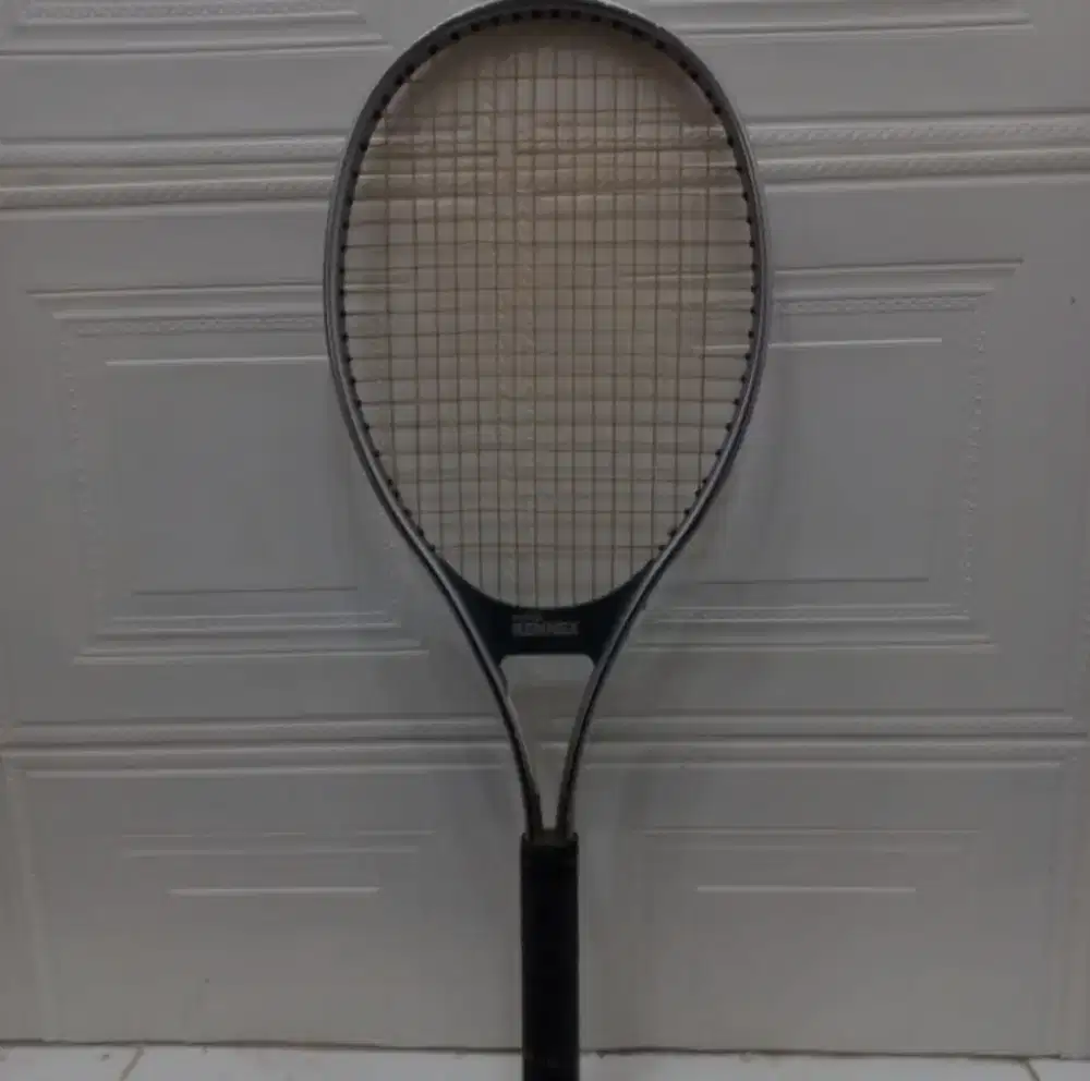 raket tenis bekas