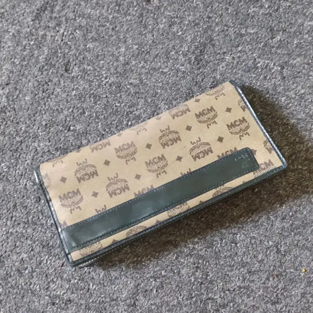 Dompet panjang MCM