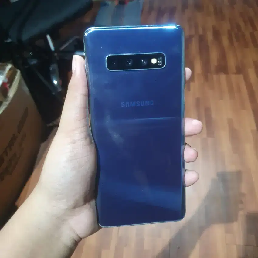 Samsung Galaxy S10+ 8/128 Fullset Masih