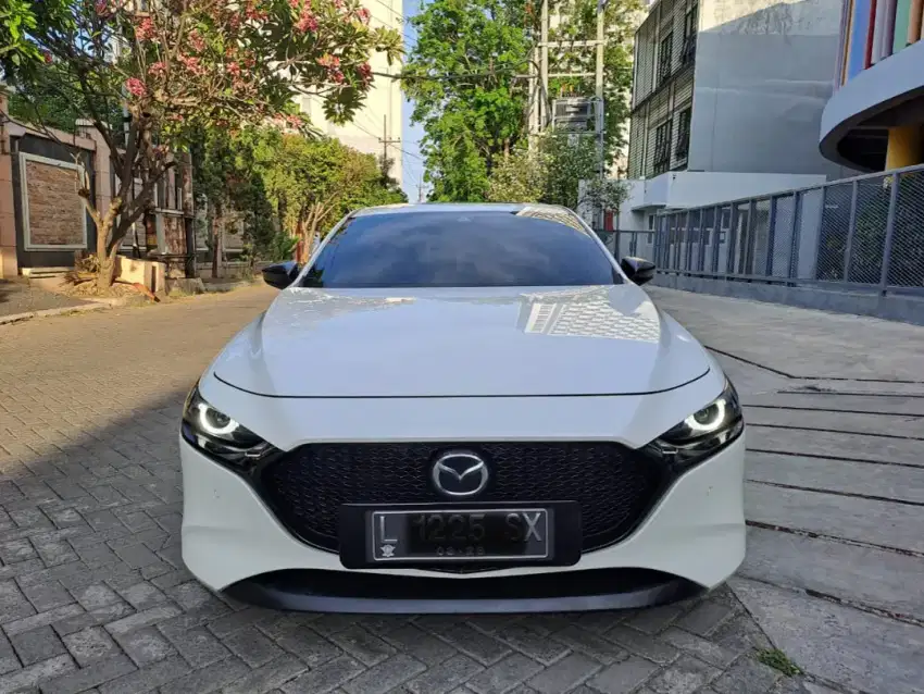 Mazda 3 hatchback Matic putih KM low 14 ribu 2019