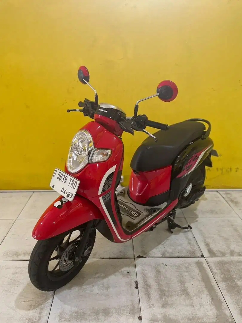 Honda scopy tahun 2019 merah