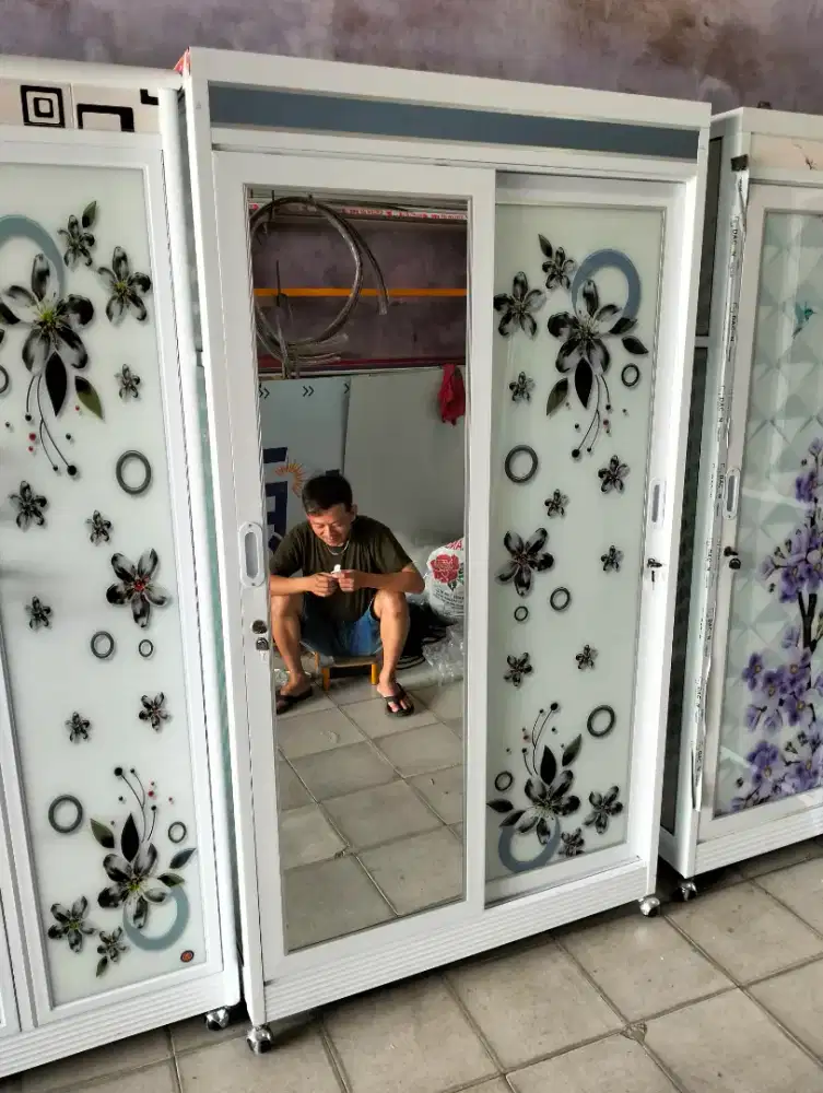 Lemari baju pintu sleding