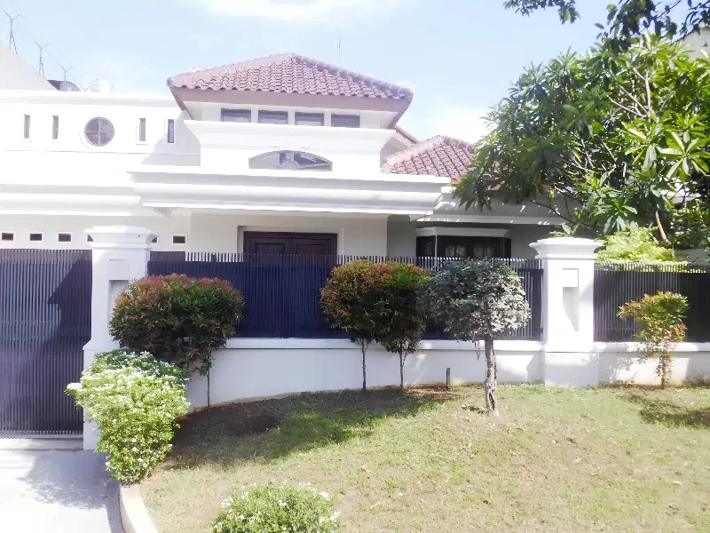 Sewa Rumah Klasik 3BR di Pondok Indah Dekat JIS