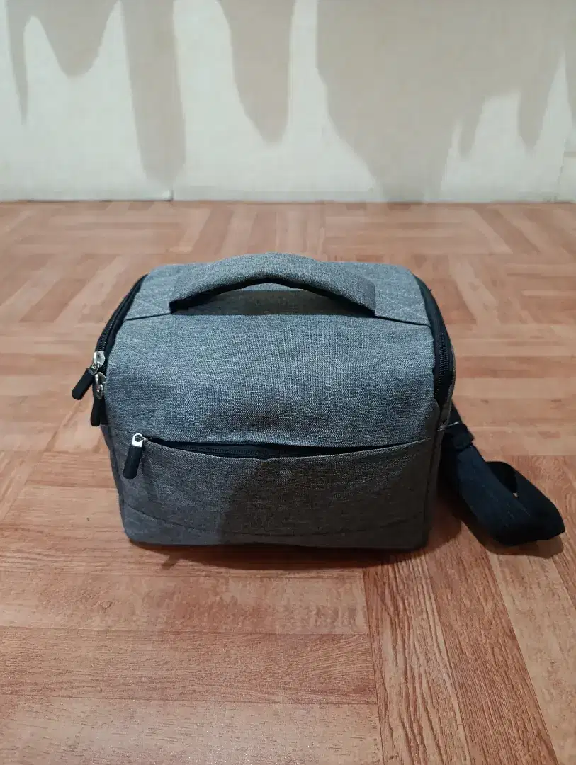 Tas kamera mirrorless warna abu