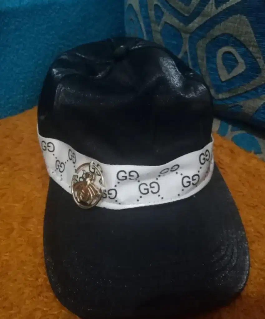 Topi wanita merk gucci