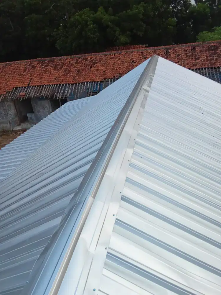 Rangka baja ringan atap spandek polos