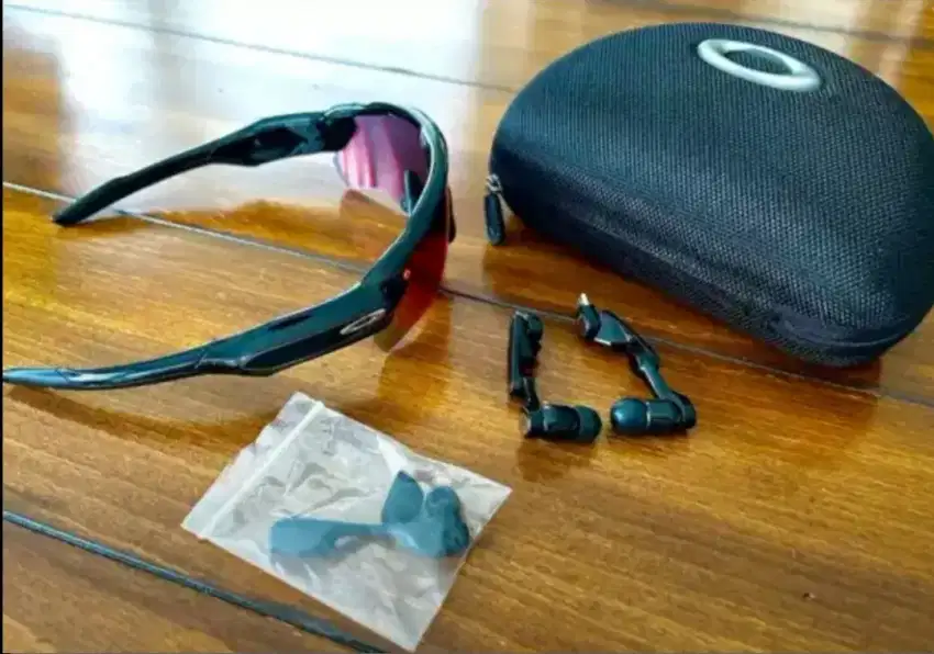 Hardcase , kacamata sunglasses oakley color one piece