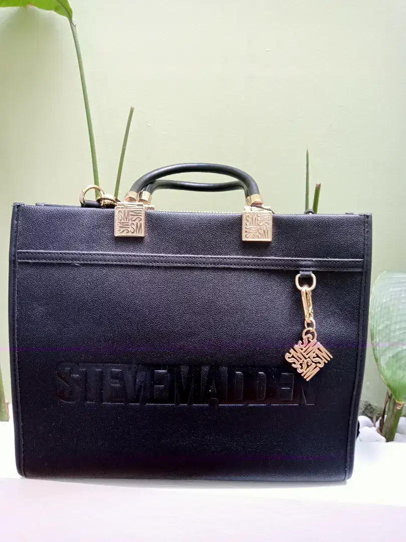 Jual tas STEVE MADDEN B-RICHES BLACK new
Lok kota Bogor
Nego