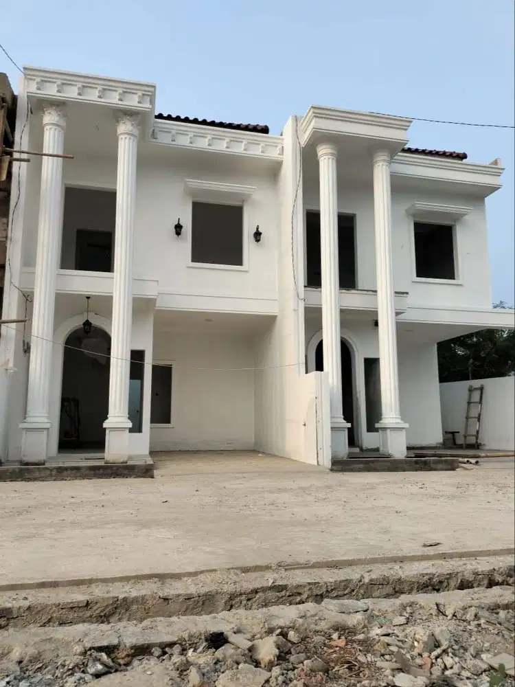 Di jual rumah 2 lantai sangat trategis di jakarta timur