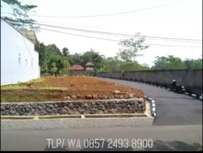 Tanah Pinggir Jalan ( di Hoek )