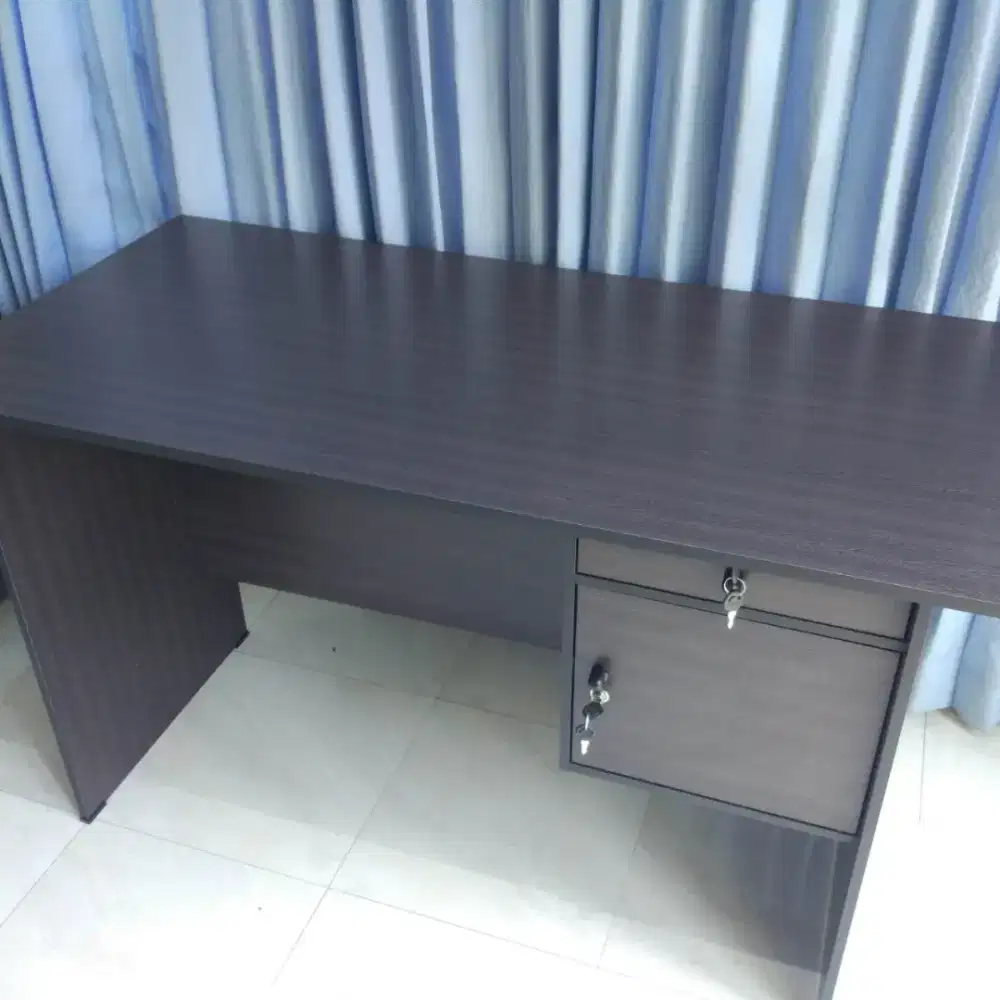 Meja Kantor / Meja Belajar