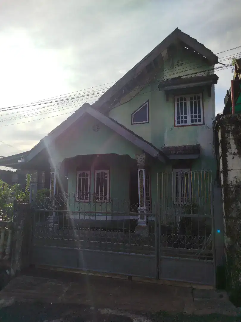 Dijual cepat rumah lokasi strategis luas tanah 202 m2