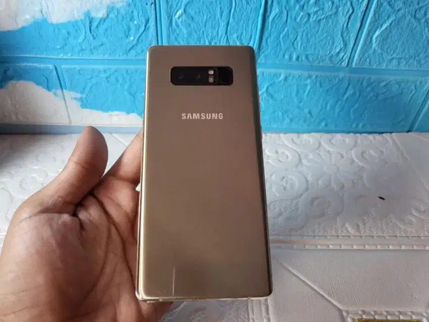 SAMSUNG NOTE 8 RAM 6/64GB ORIGINAL SEIN MULUS NORMAL 

TAMPILAN MEWAH