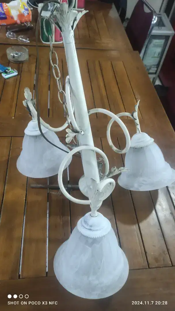 lampu gantung putih