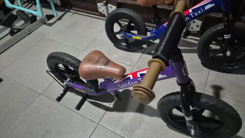 2unit 1.5jt BALANCE BIKE LONDON TAXI  + STANDING