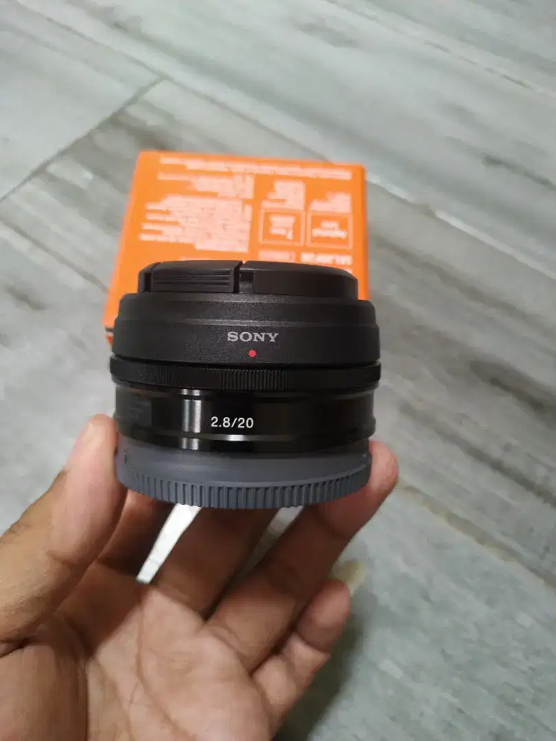 Sony 20mm f2.8 like new seperti baru