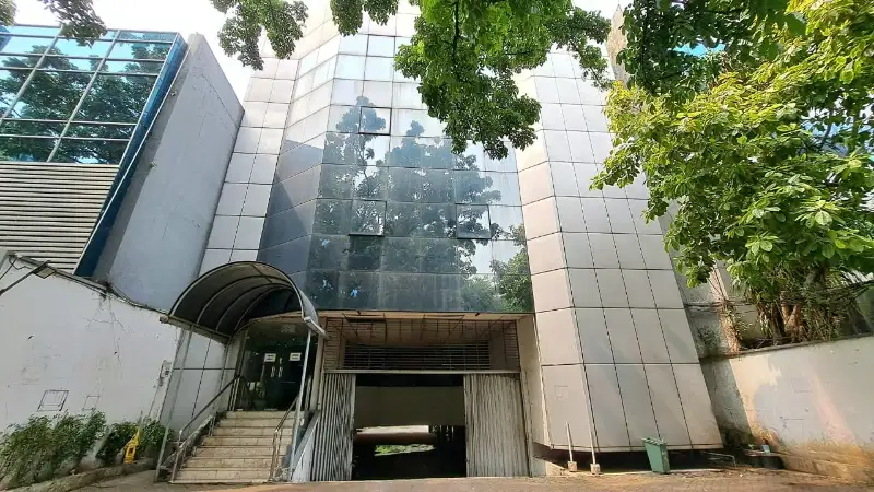 gedung kantor 5 lt di Menteng jakpus