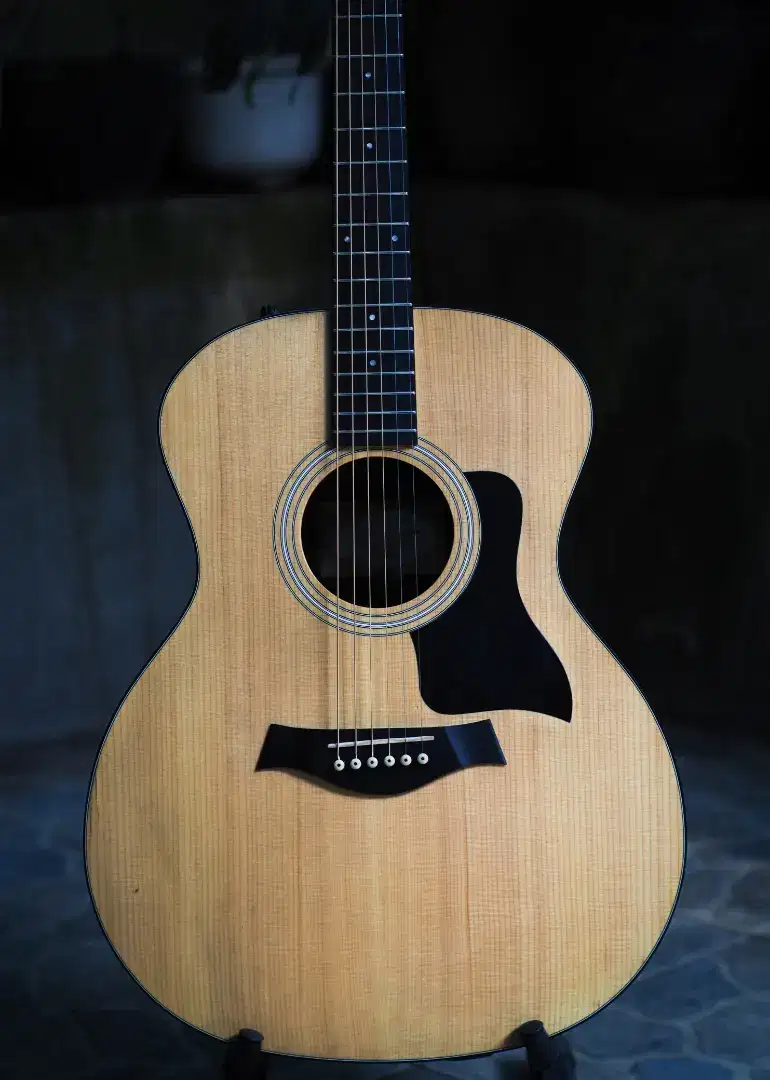 Gitar akustik elektrik Taylor 114E