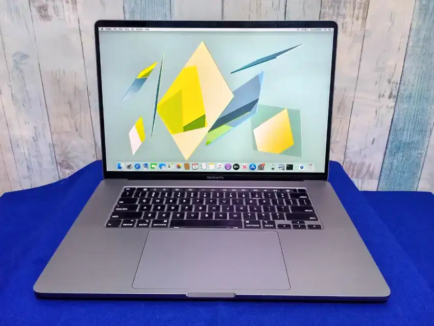 MacBook Pro Slim Murah 2019 Core i7 Ram 16 Ssd 500 Layar 16 Touchbar