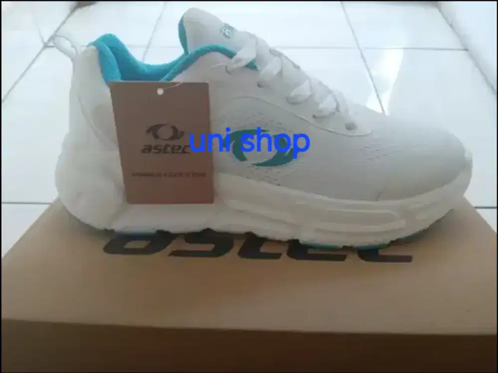 SEPATU RUNNING WANITA