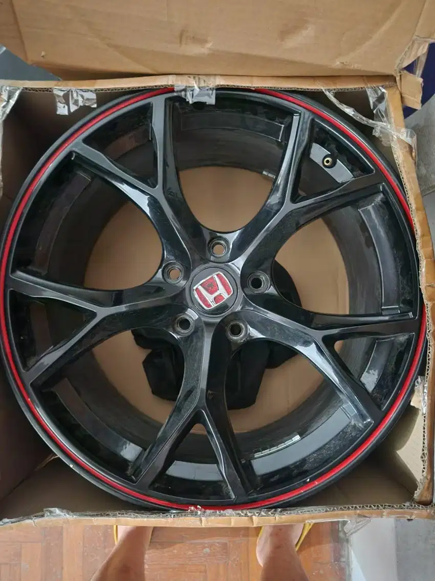 velg mobil AMW Mugen 18x8.5 5x114.3 ET 40 Gloss Black/Red Line