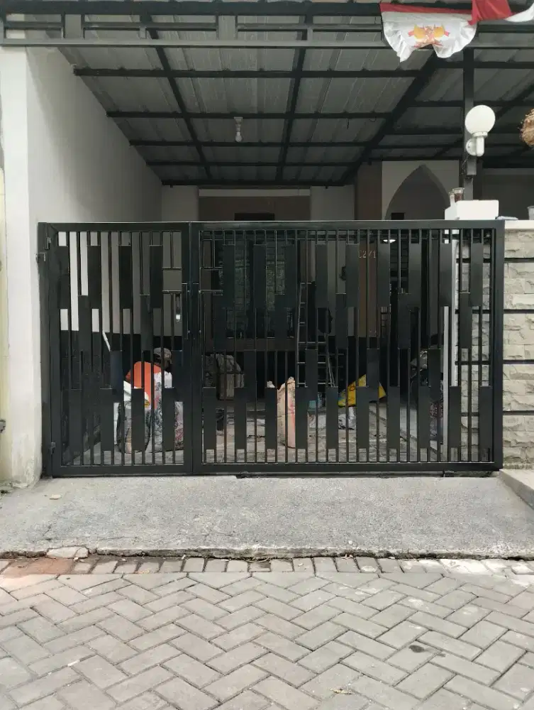 Pagar besi motip minimalis