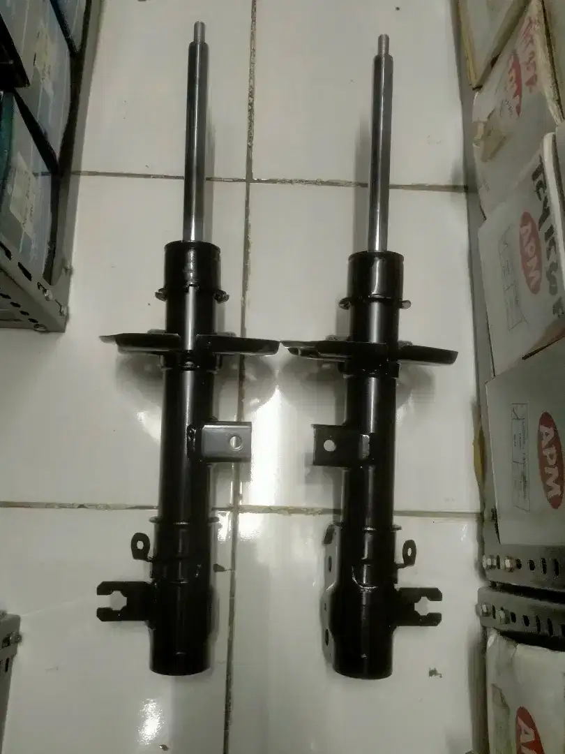 Shock absorber buat mobil Mazda CX-5 depan copotan Masi bagus