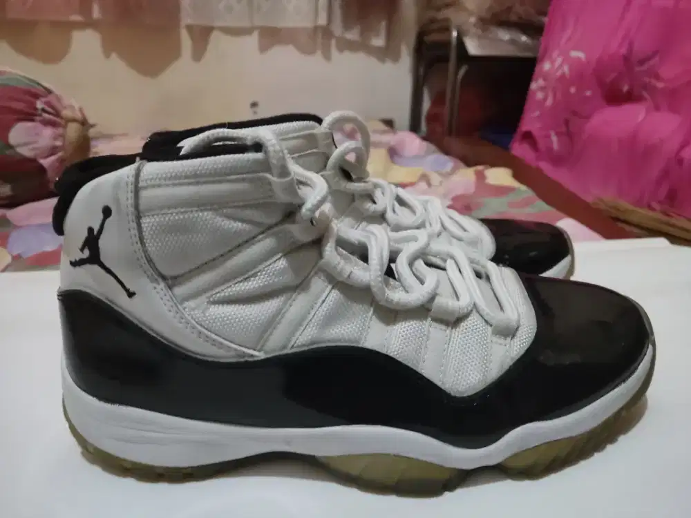 Sepatu Nike Air Jordan no 42 rare item langka