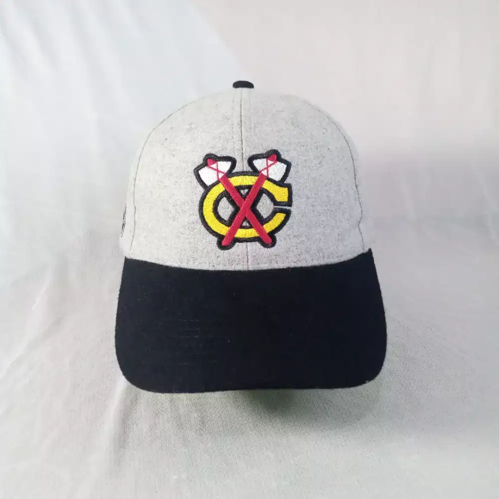 Topi NHL Team Chicago Blackhawks Logo Kick 10