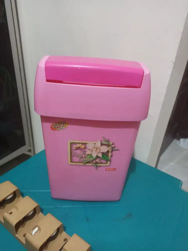 Tong sampah lion star