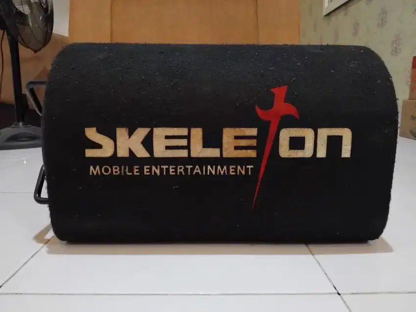 Skeleton speaker mobi