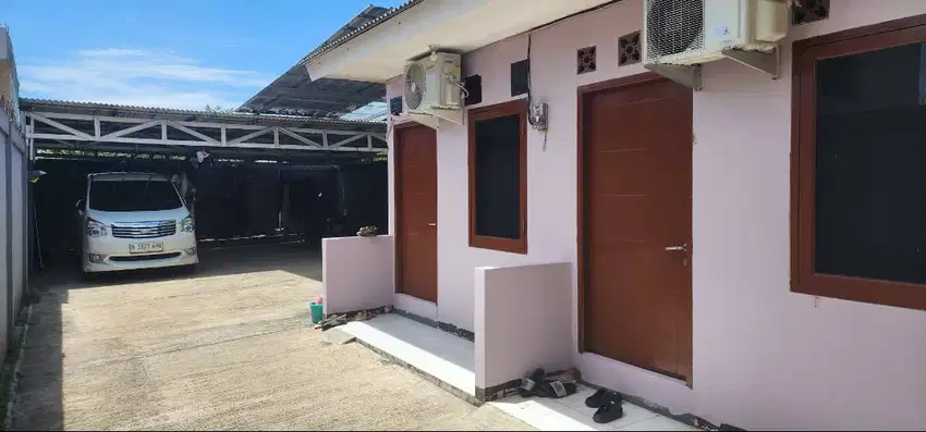 Kontrakan Bersih dengan AC, Parkir Mobil & Free Wifi