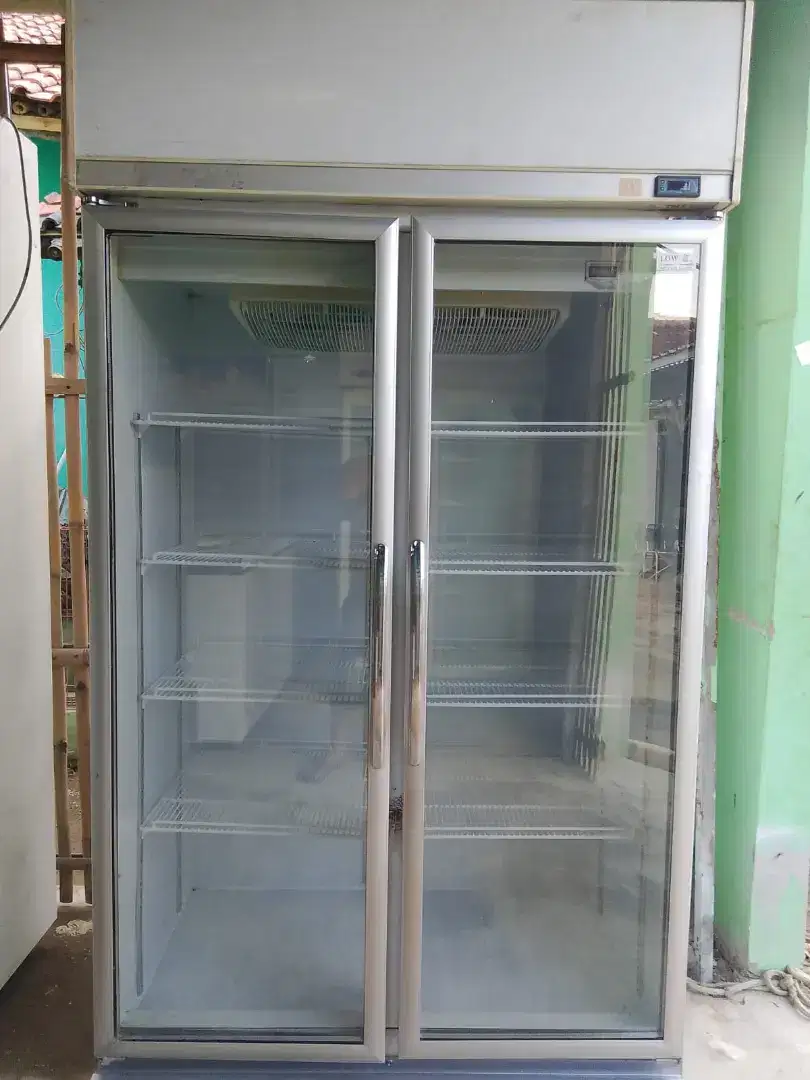 Jual showcase 2pintu