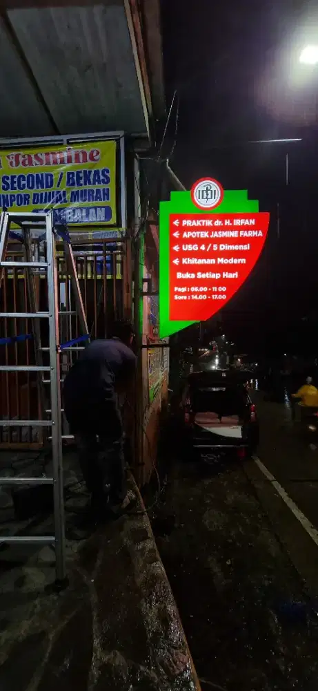 Neon box custom huruf timbul billboard papan nama running text akrilik