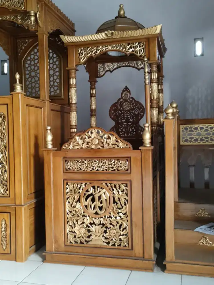 Mimbar masjid khutbah ukir