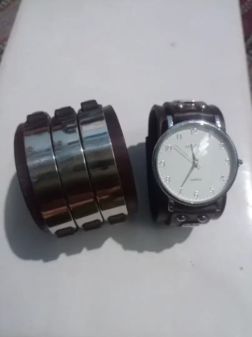 Jam Tangan & Gelang : 2 ( Pcs )